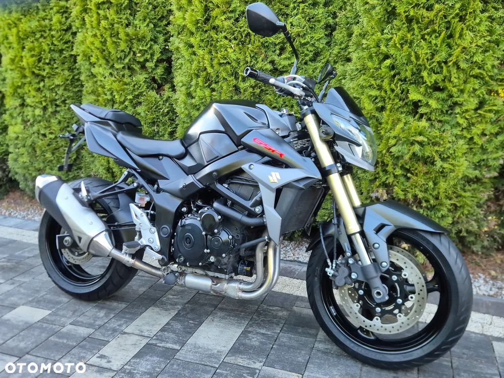 Suzuki GSR - 1