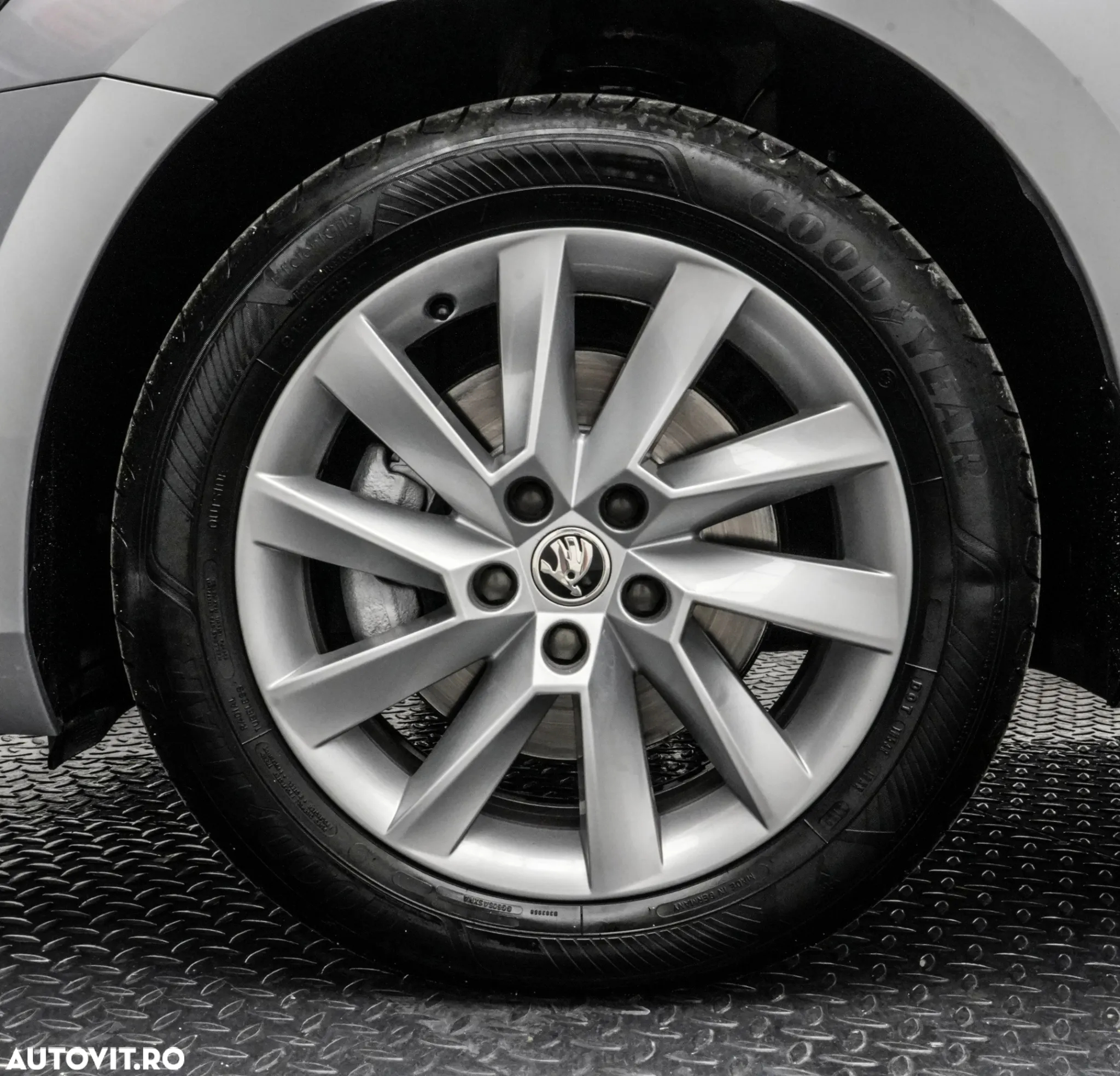 Skoda Superb 1.5 TSI DSG Ambition - 28