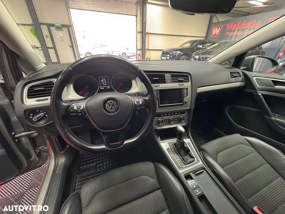 Volkswagen Golf - 10