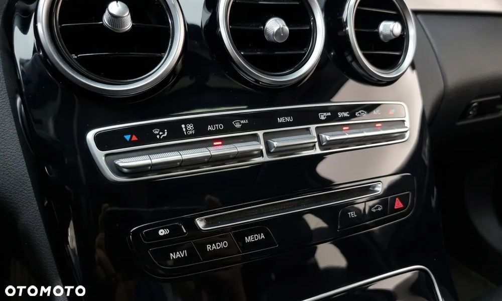Mercedes-Benz Klasa C 300 7G-TRONIC AMG Line - 7