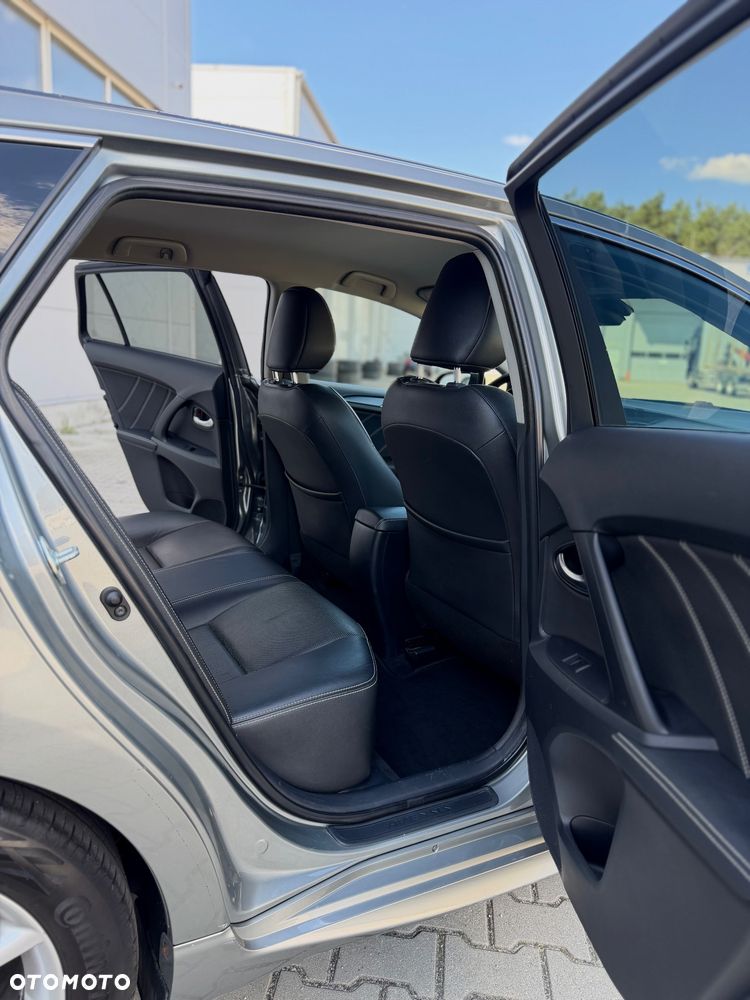 Toyota Avensis 1.8 Premium - 24