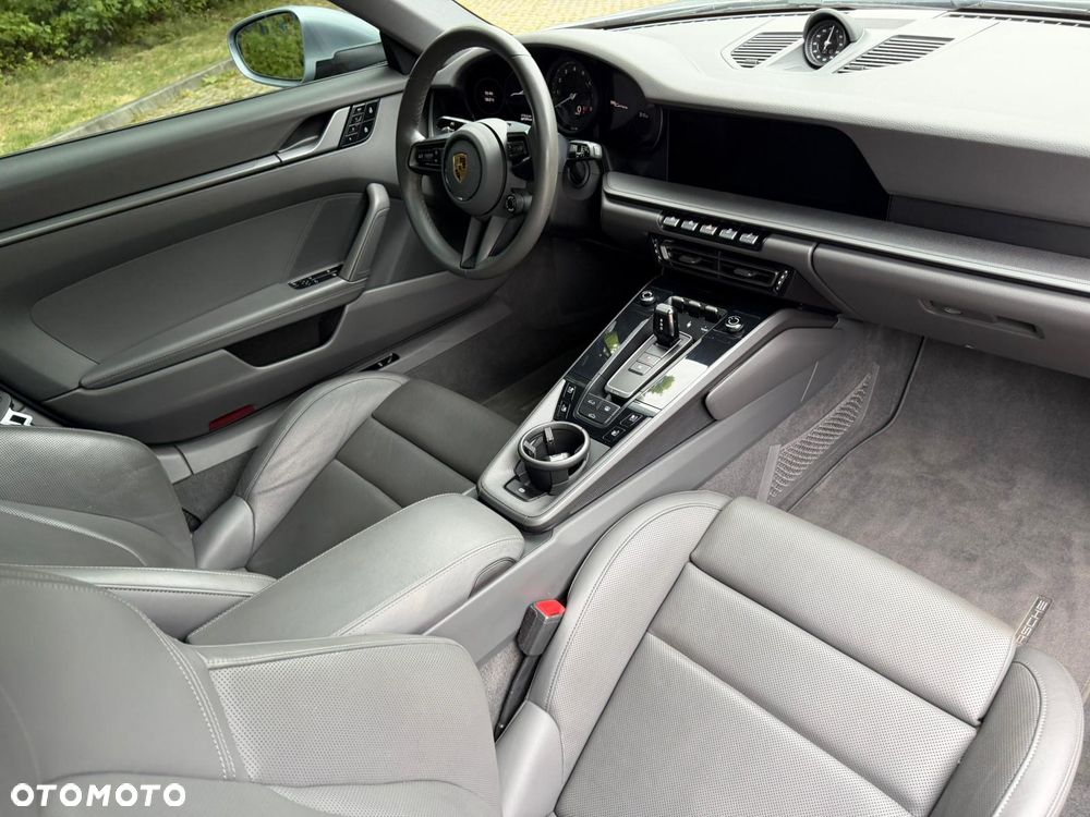 Porsche 911 Carrera - 7
