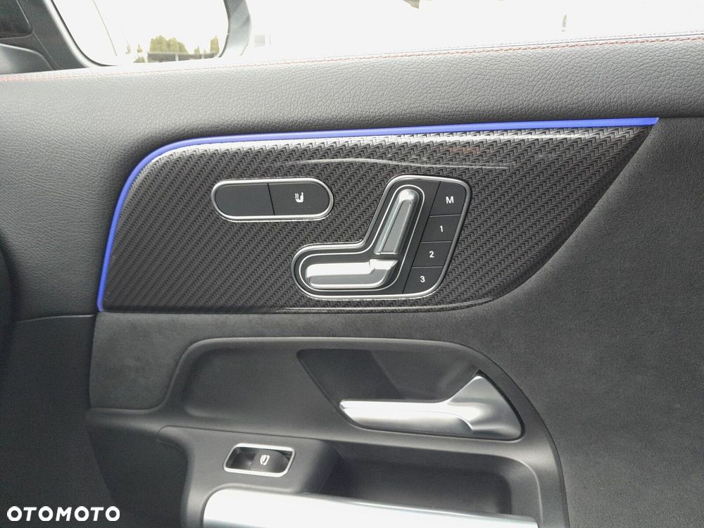 Mercedes-Benz GLA 200 4-Matic AMG Line - 27