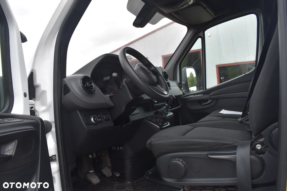 Mercedes-Benz Sprinter - 18