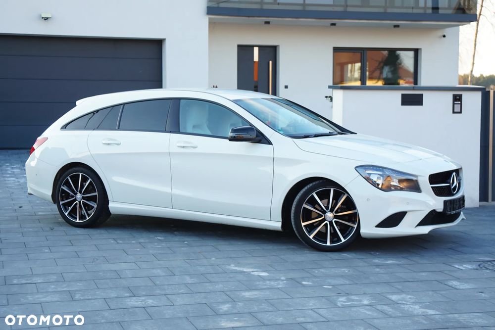 Mercedes-Benz CLA 180 7G-DCT UrbanStyle Edition - 4