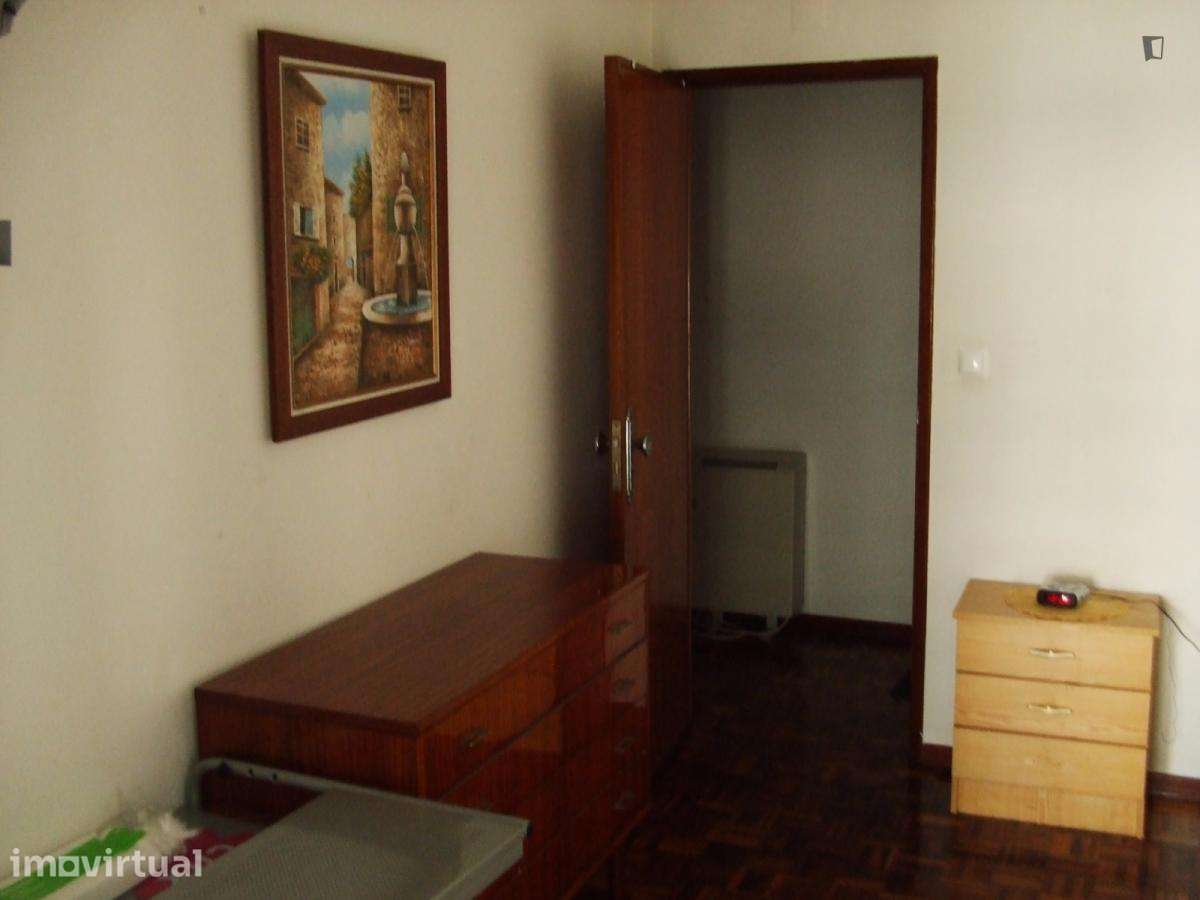 Quarto - localizado em Algés Lisbon - Grande imagem: 4/6