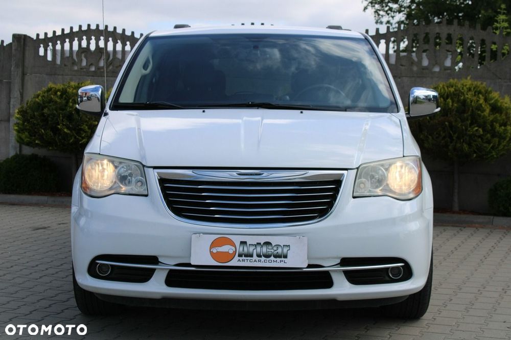 Chrysler Town & Country - 3