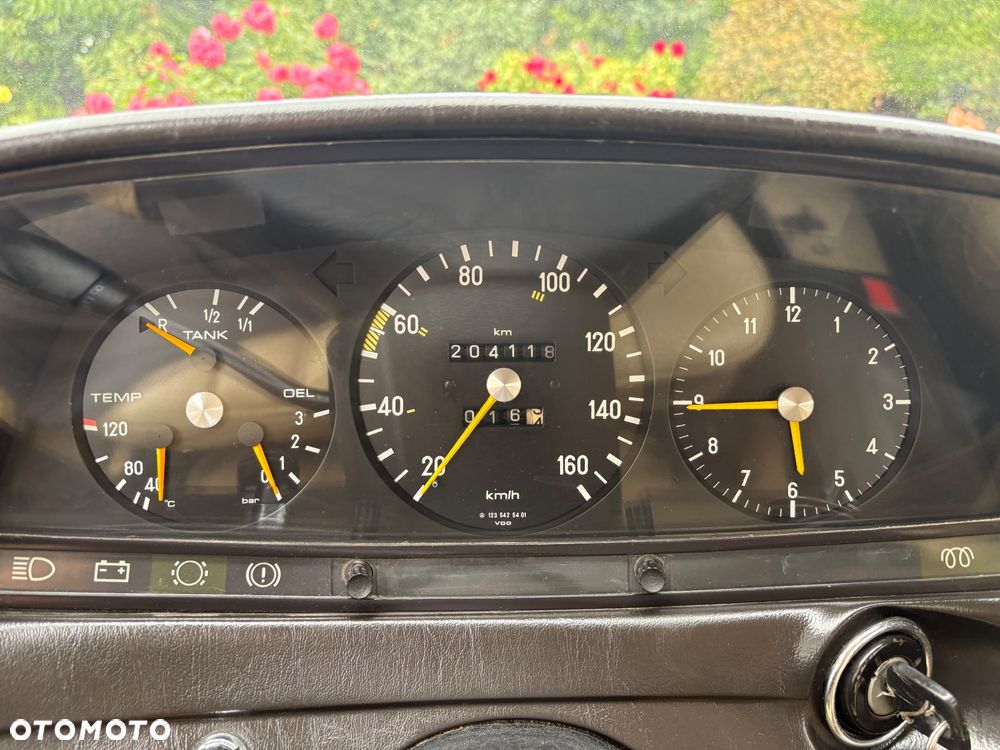 Mercedes-Benz W123 - 35