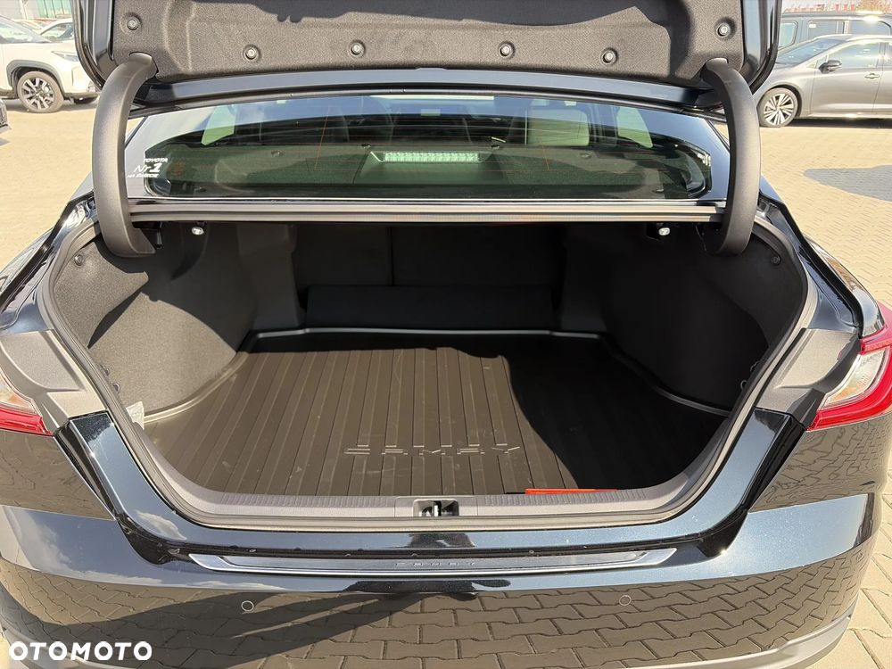 Toyota Camry 2.5 Hybrid Dynamic Force Comfort e-CVT - 13