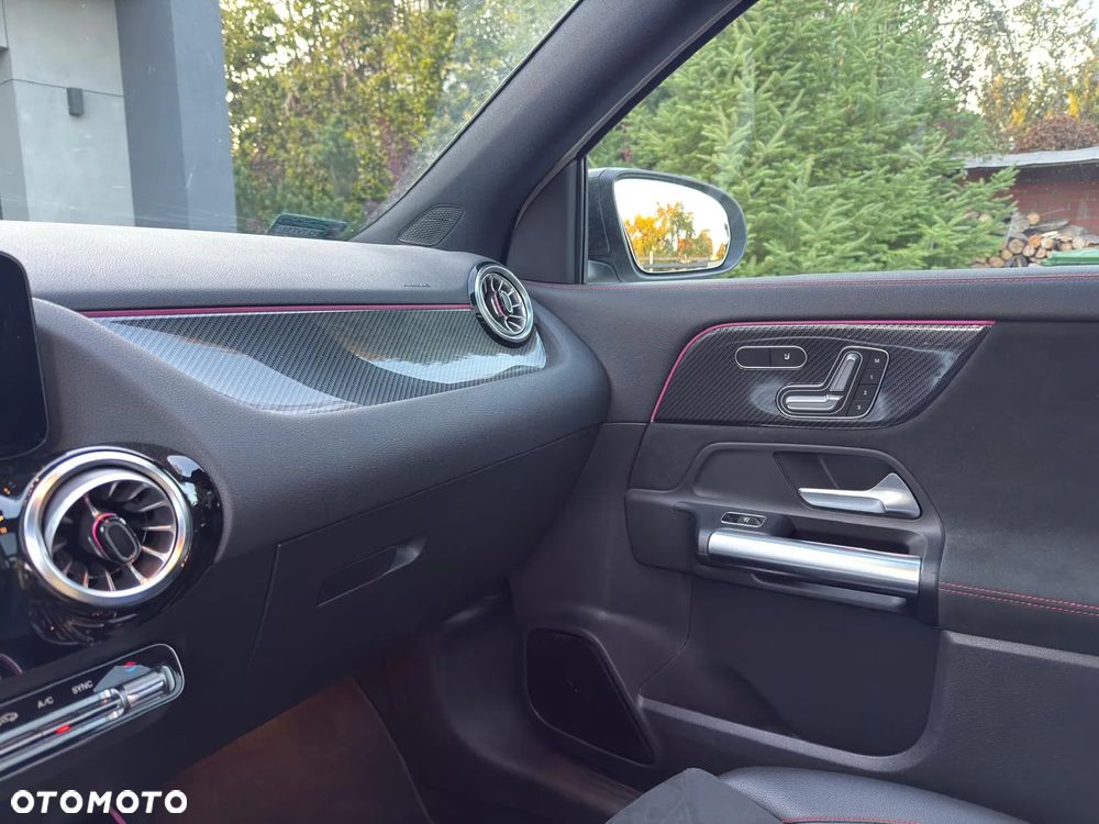 Mercedes-Benz GLA 200 AMG Line - 13