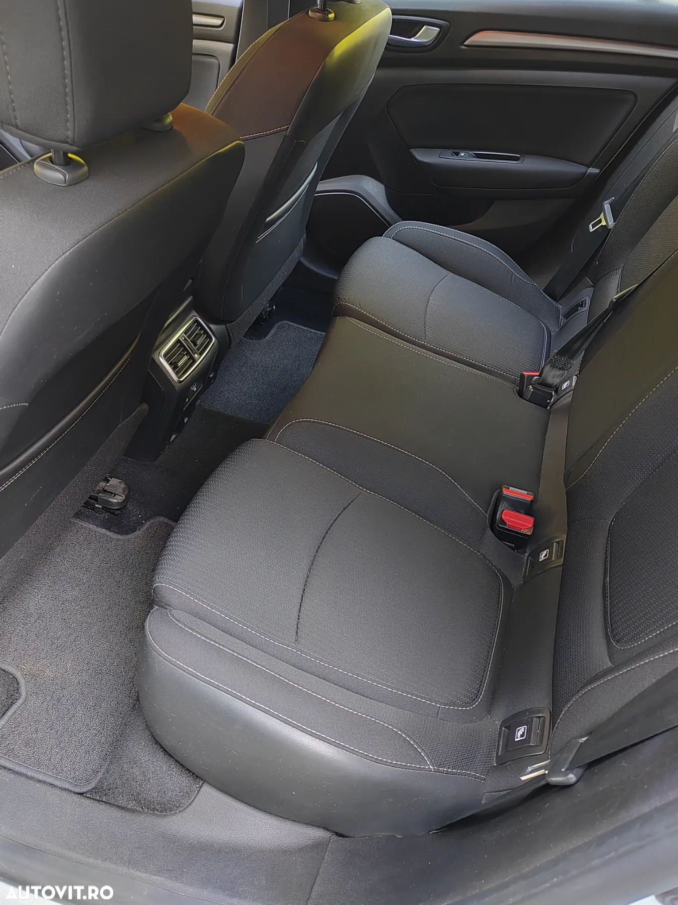 Renault Megane Grandtour E-TECH Plug-in 160 BUSINESS EDITION - 22