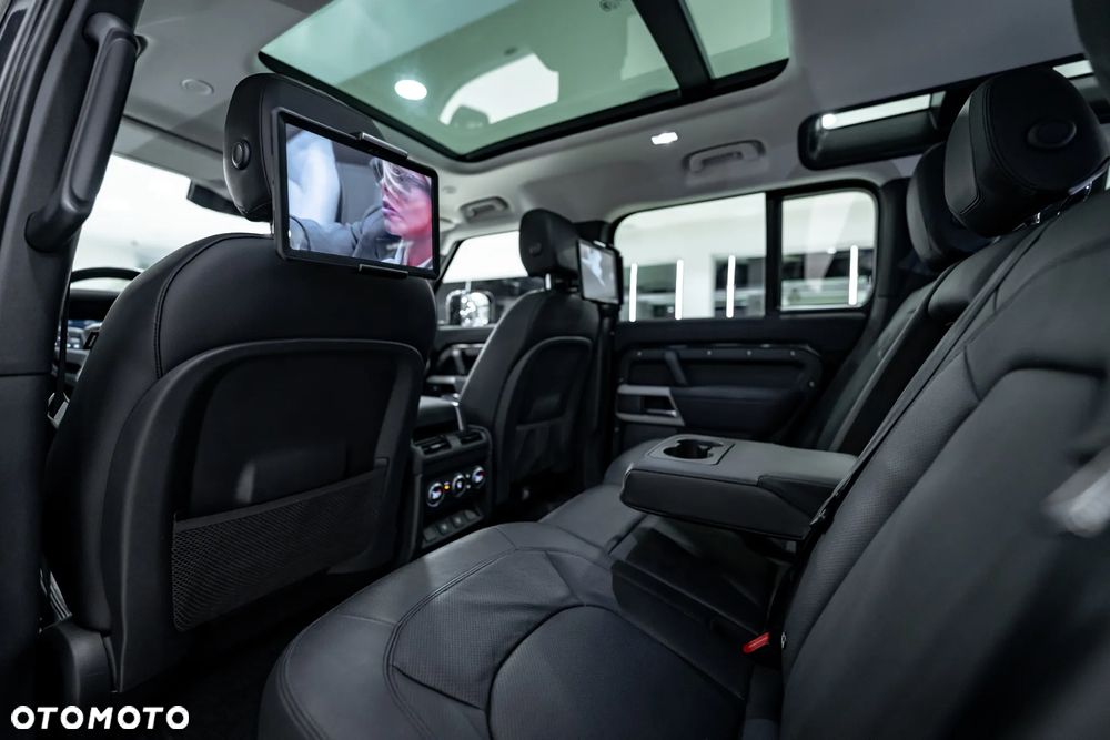 Land Rover Defender 110 D250 X-Dynamic HSE - 35