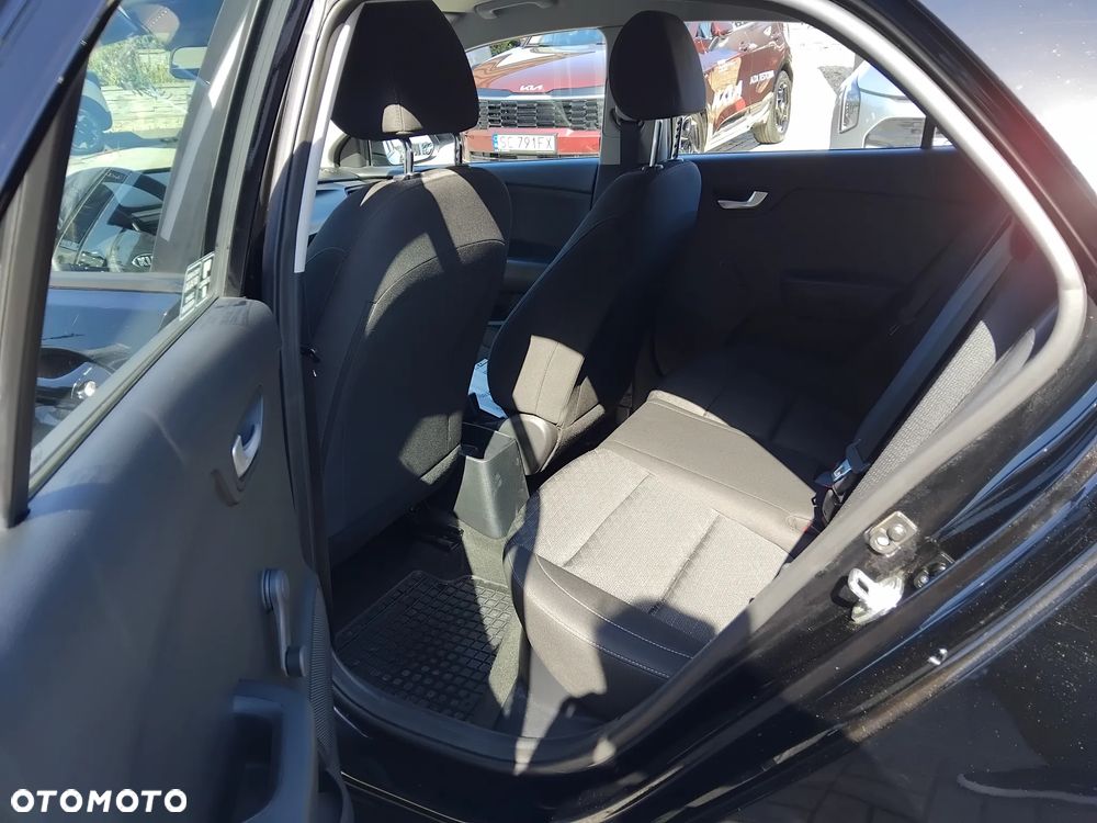 Kia Rio 1.2 M - 21