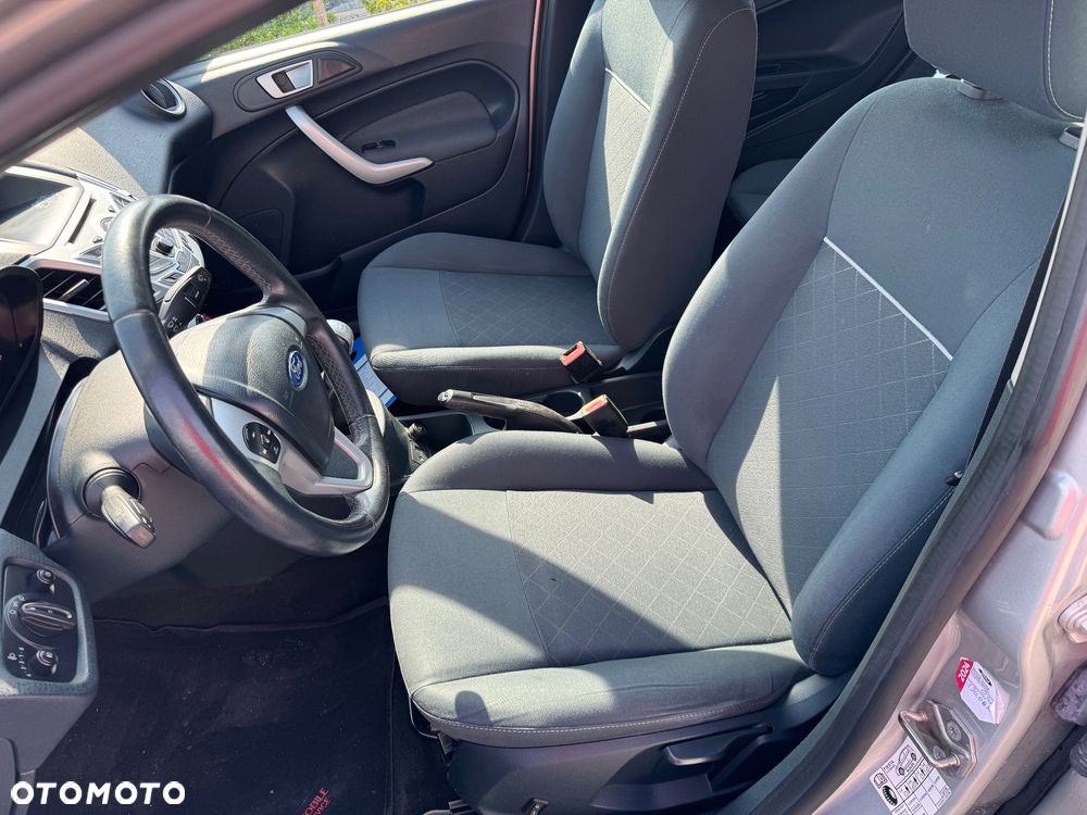 Ford Fiesta - 8