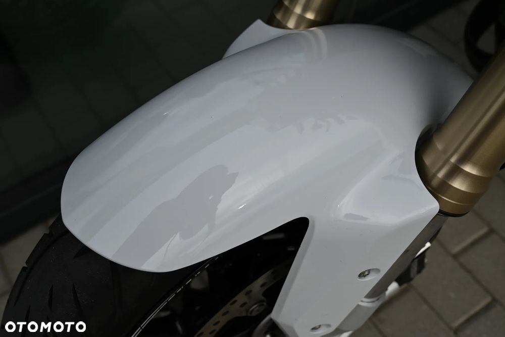 BMW F - 29