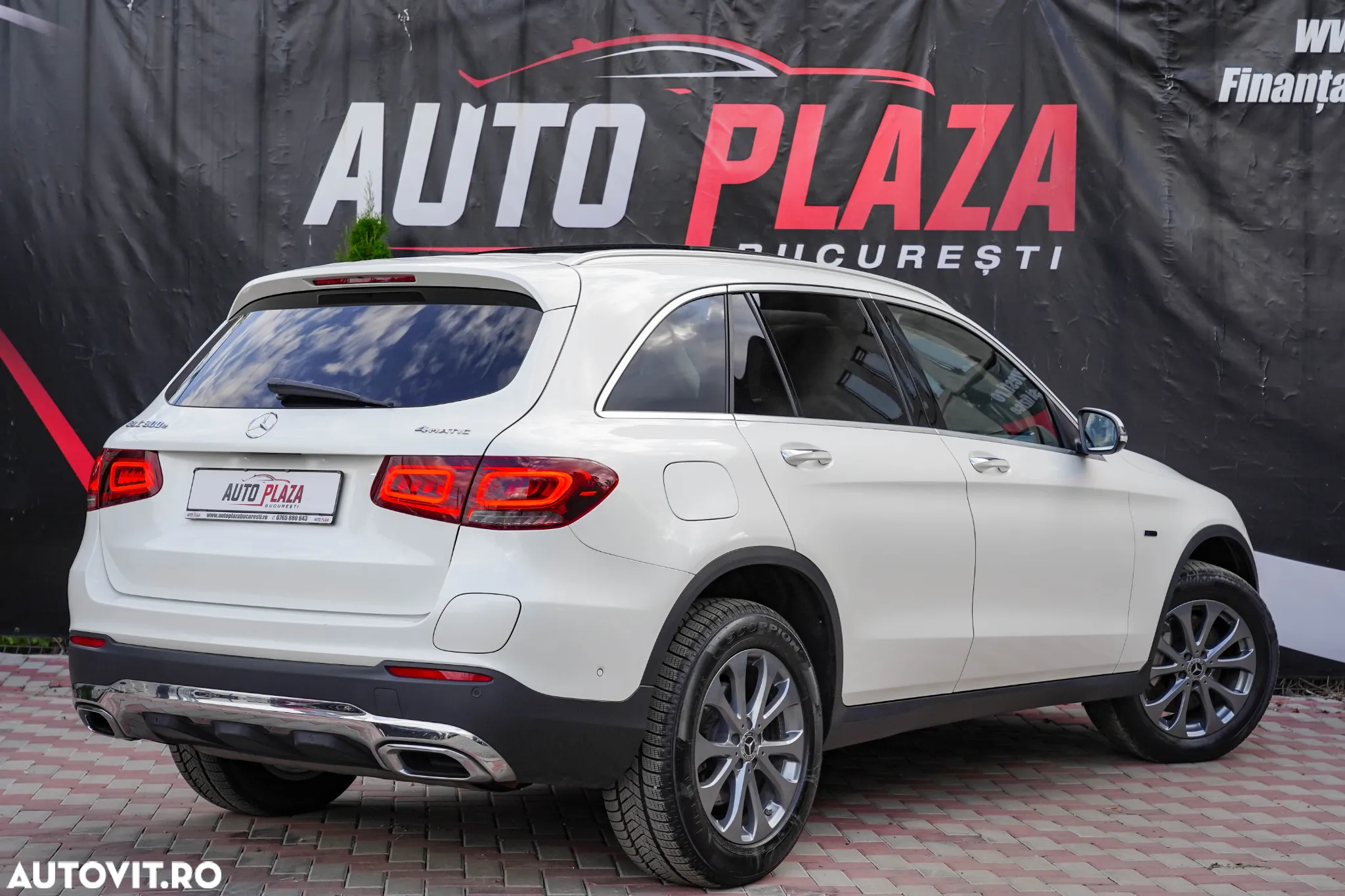 Mercedes-Benz GLC 300 e 4Matic 9G-TRONIC Exclusive - 9