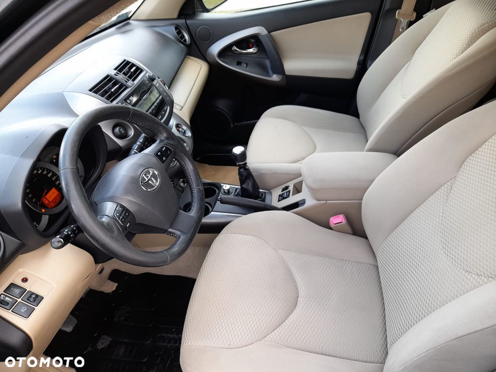 Toyota RAV4 2.2 D-4D Prestige - 25