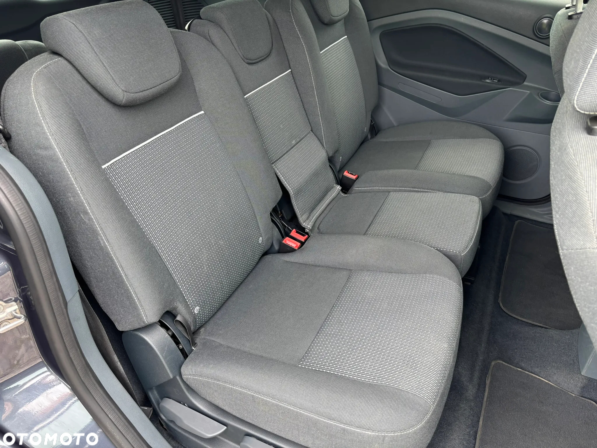 Ford Grand C-MAX 1.6 TDCi Start-Stop-System Champions Edition - 16