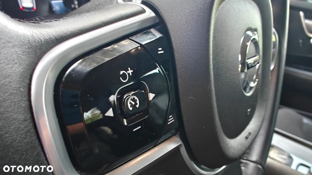 Volvo V90 D4 Momentum Pro - 25