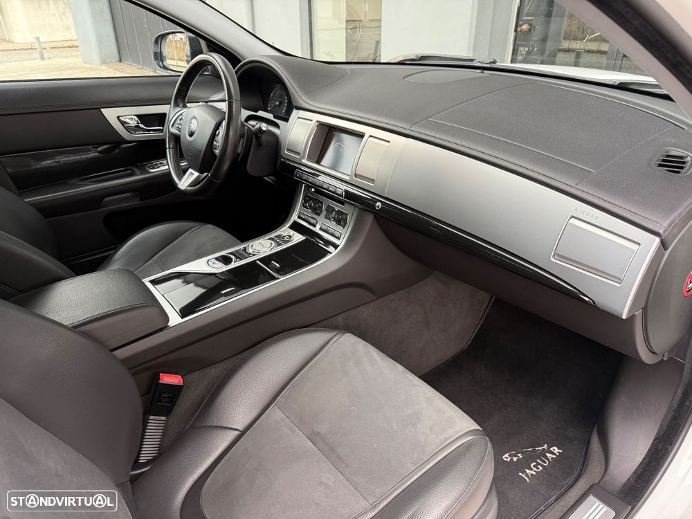 Jaguar XF 2.2 - 17