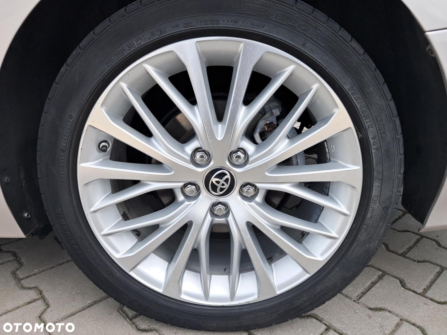 Toyota Camry - 17