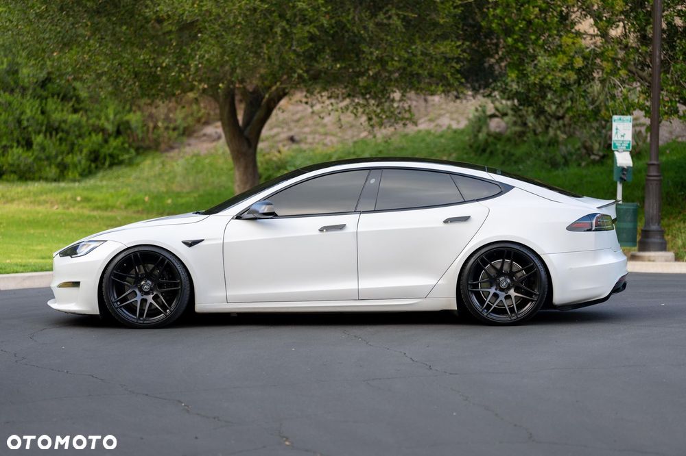 Tesla Model S - 3