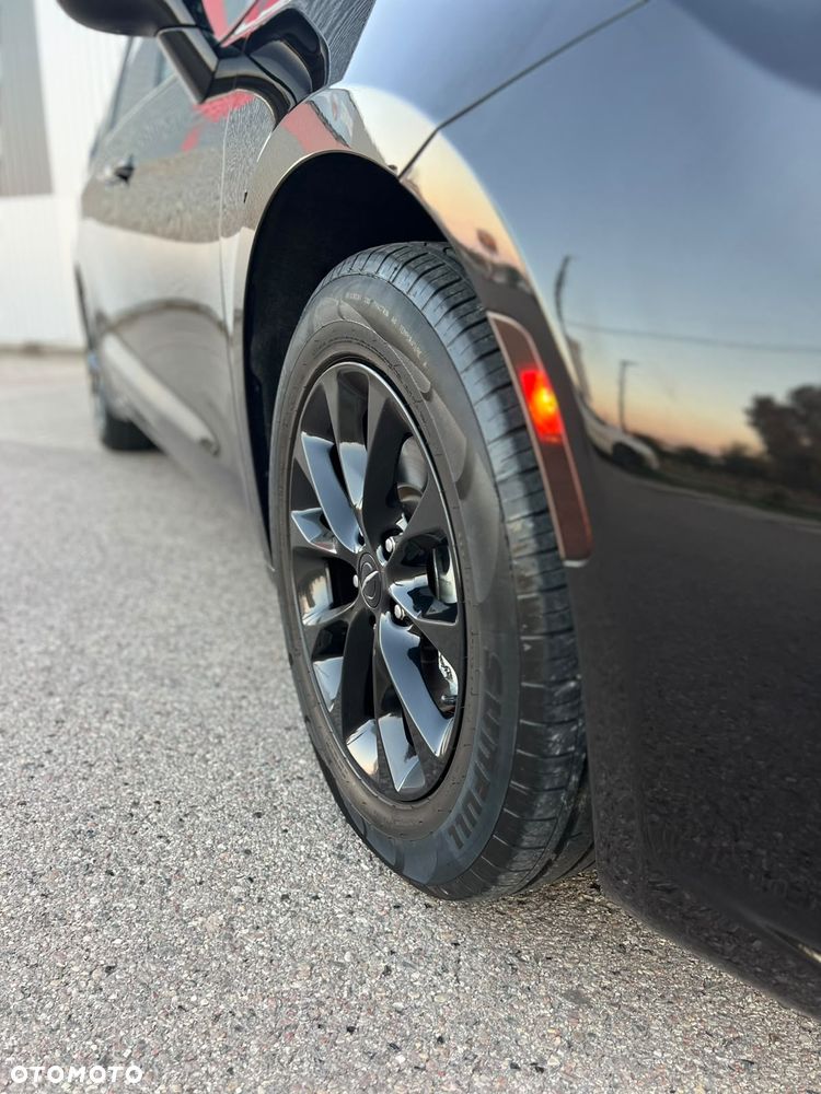 Chrysler Pacifica - 8
