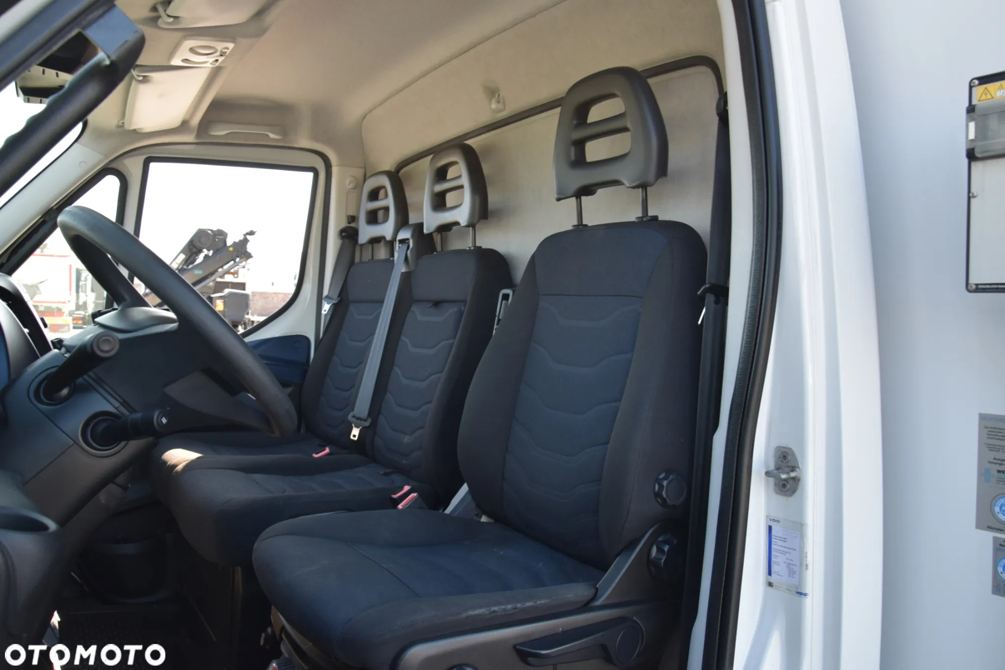 Iveco DAILY 70C18 / 3.0 - 180 KM / AUTOMAT HI-MATIC / 3 OSOBY / CHŁODNIA - MROŹNIA 4,55 M / AGREGAD FRIGOBLOCK / WINDA SORENSEN / KLIMA / TEMPOMAT / KAMERA COFANIA / REGULOWANE ZAWIESZENIE / SERWISOWANY / SPROWADZONY Z NIEMIEC - 39