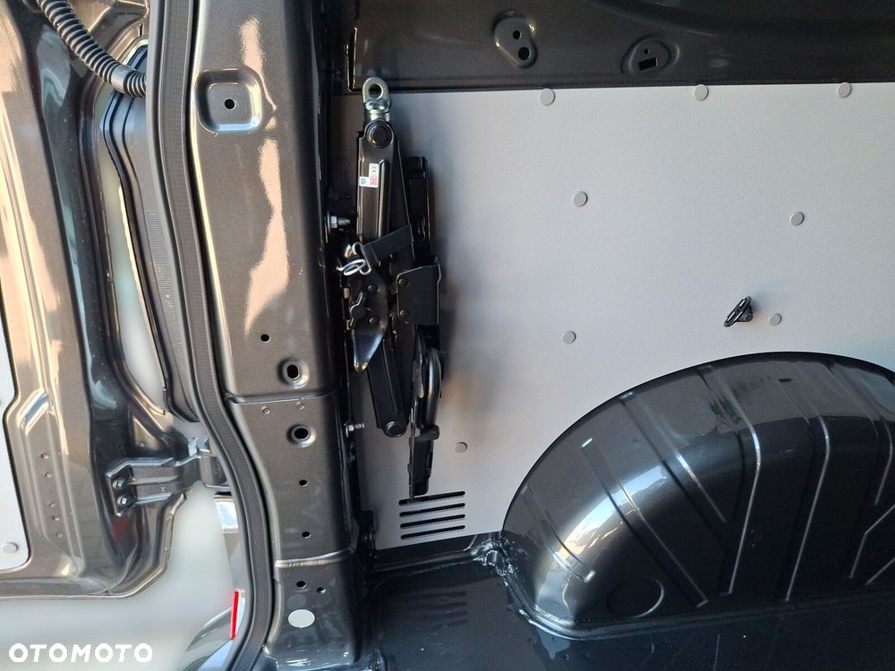 Volkswagen Transporter Furgon 2.0 TDI 150 KM automat - 29