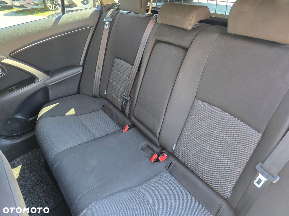 Toyota Avensis - 13