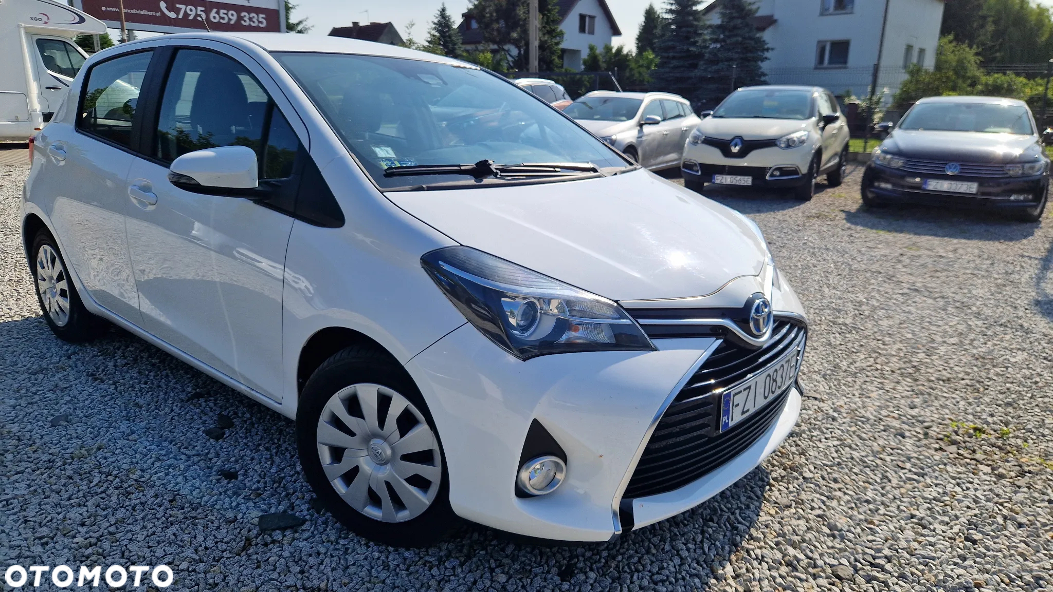 Toyota Yaris Hybrid 100 Business Edition - 2