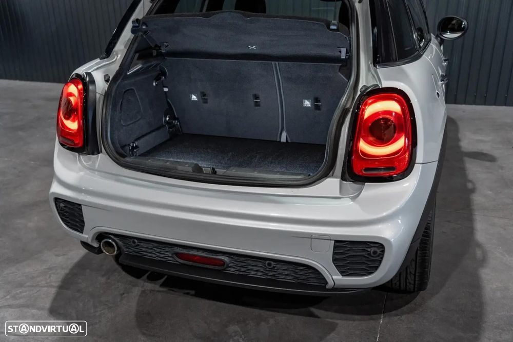 MINI 5 Portas Cooper D Auto - 59
