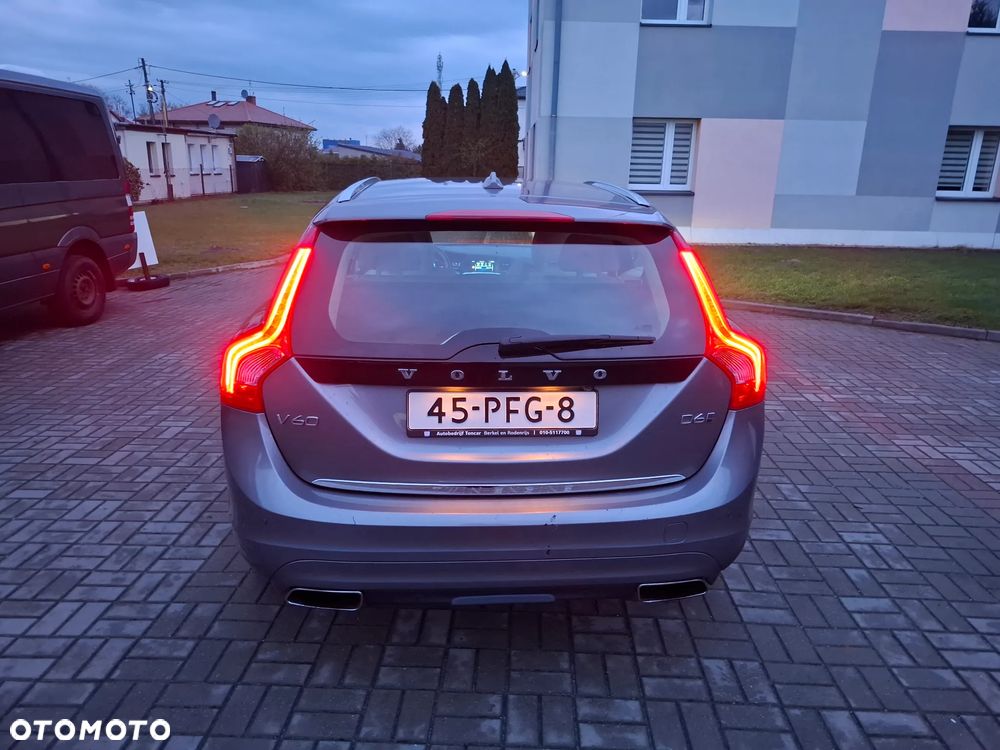 Volvo V60 D6 Twin Engine Geartronic Summum - 4