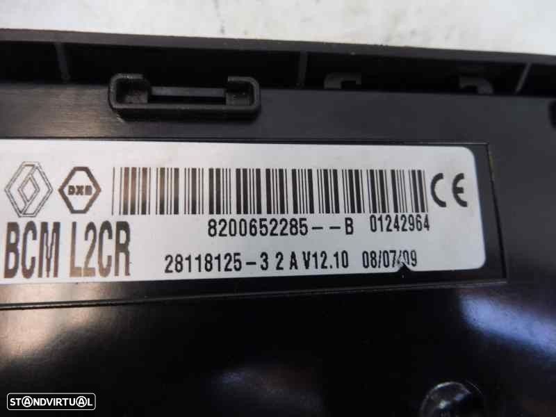 CAIXA RELÉS / FUSÍVEIS RENAULT CLIO III 2009 -8200652285 - 2