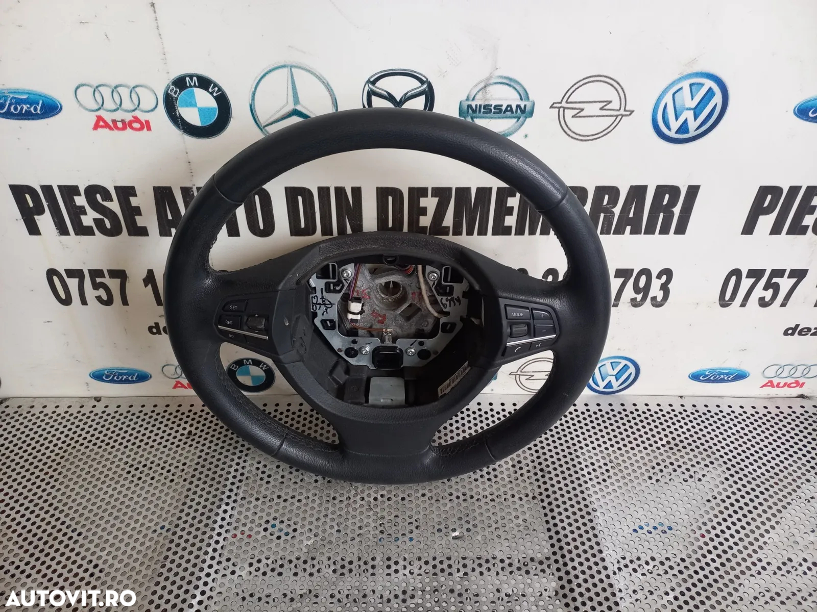 Volan Din Piele Cu Comenzi Bmw F10 F11 F07 F01 F02 F03 In 3 Spite Stare Foarte Buna Cod - 4