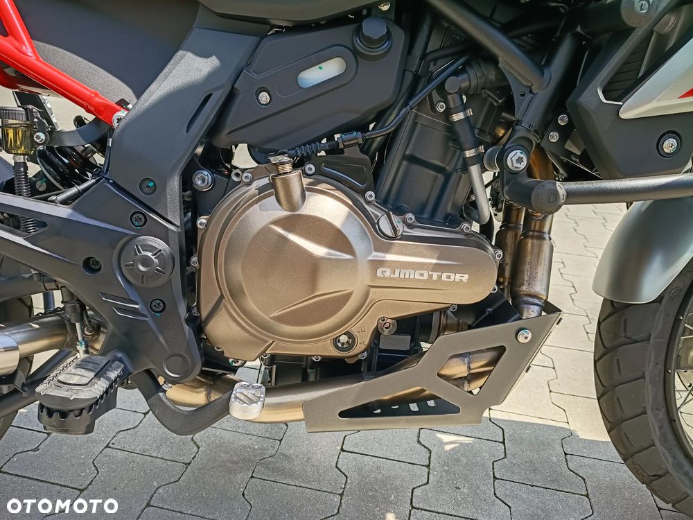 QJMOTOR SRT 600SX - 15