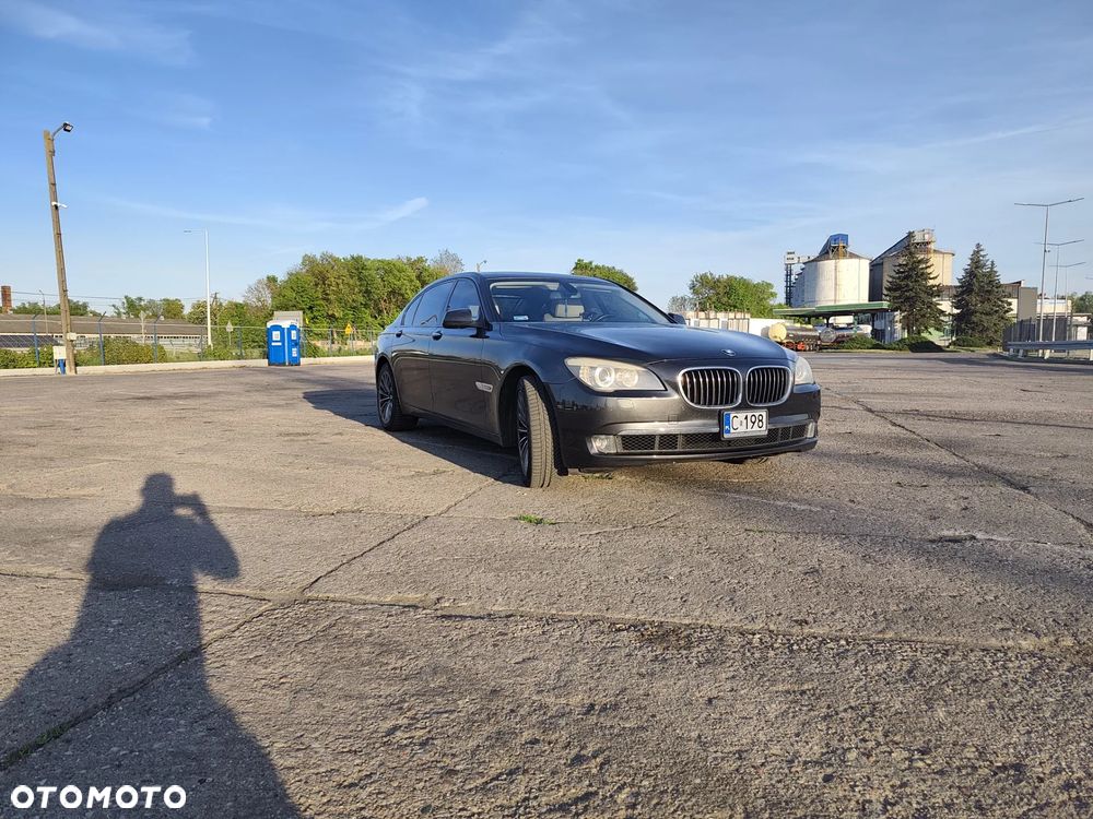 BMW Seria 7 740Li - 3