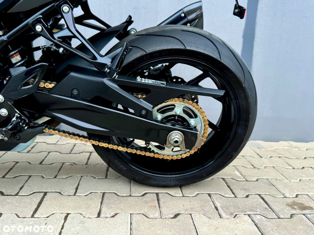 Suzuki GSX - 15