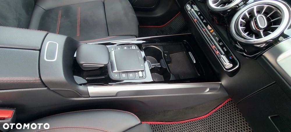 Mercedes-Benz GLB 200 d 4-Matic AMG Line 8G-DCT - 26