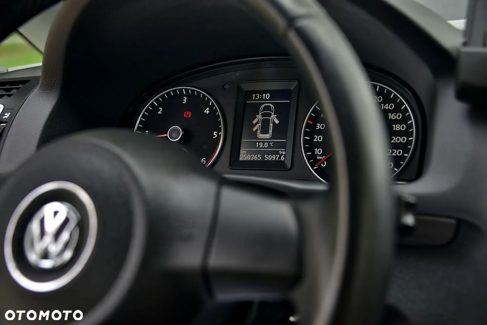 Volkswagen Touran - 33