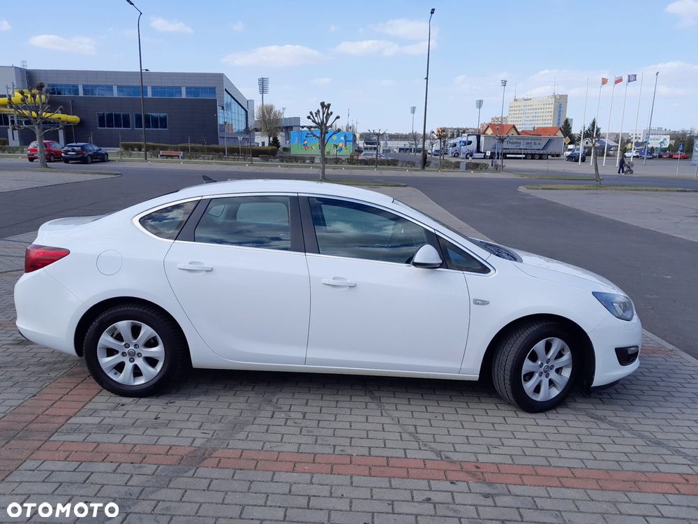 Opel Astra 1.4 T Business EU6 - 2