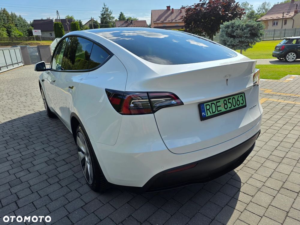 Tesla Model Y Long Range AWD - 10