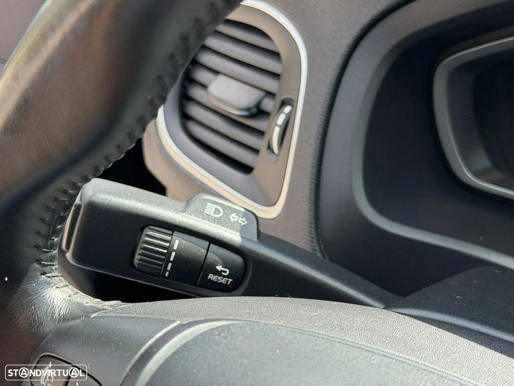 Volvo V40 D2 Momentum - 11