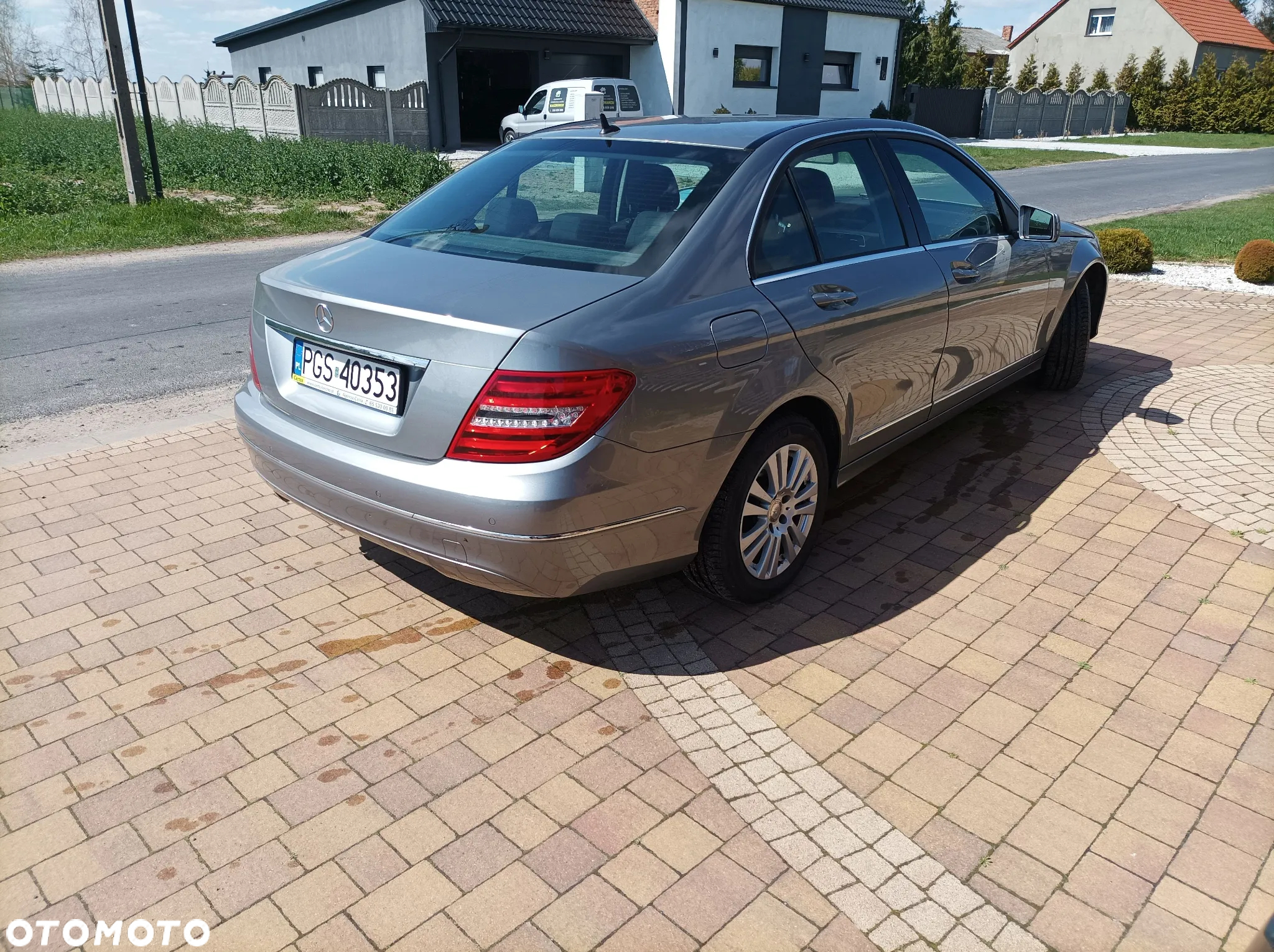 Mercedes-Benz Klasa C 180 CGI BlueEff Avantgarde - 3