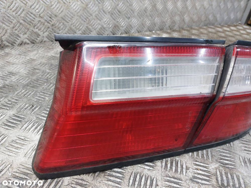 LAMPA PRAWY TYŁ W BŁOTNIK + W KLAPĘ NISSAN ALMERA N15 LIFT SEDAN - 3