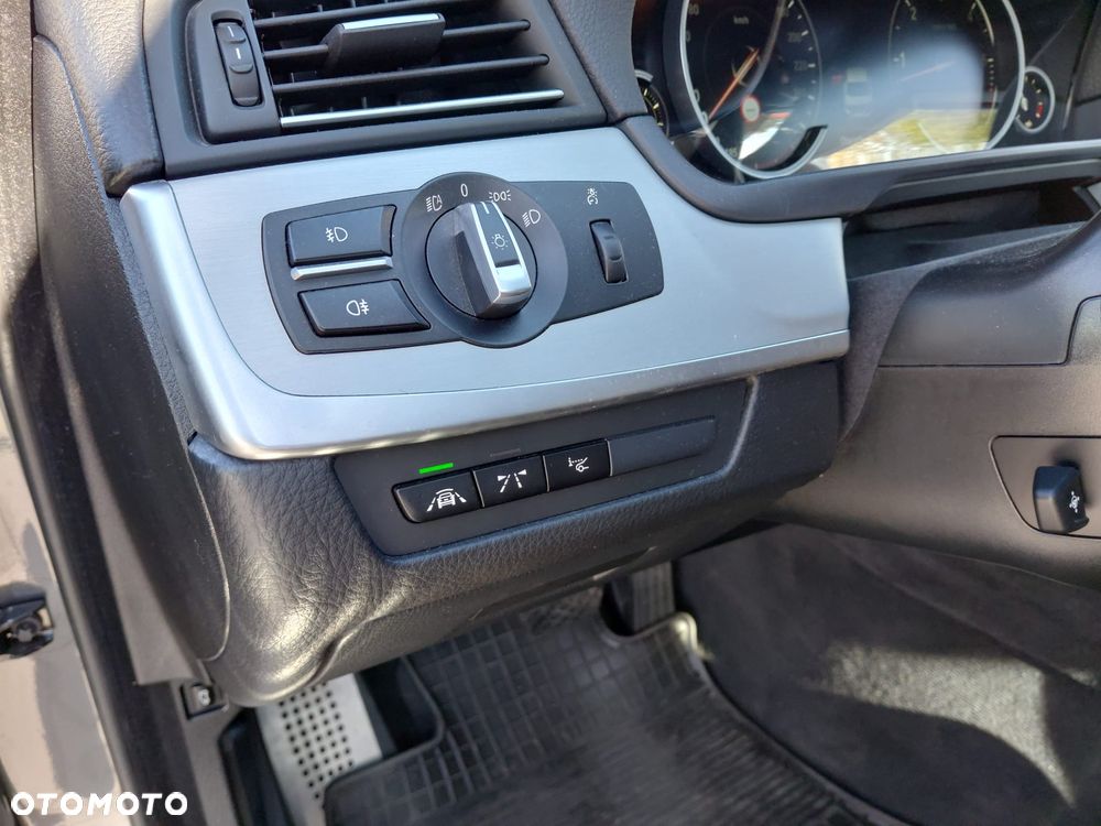 BMW Seria 5 535d Sport-Aut Modern Line - 13