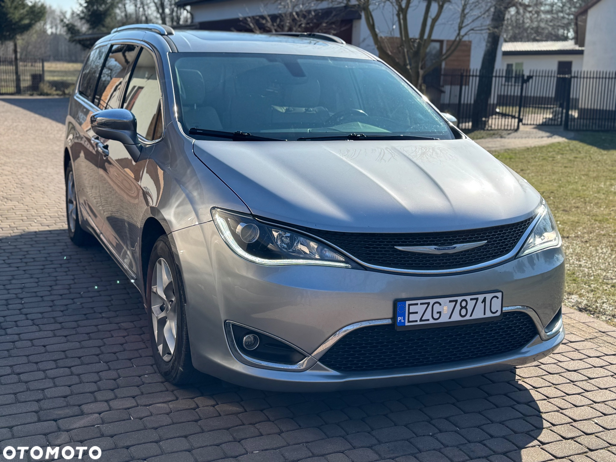 Chrysler Pacifica - 2