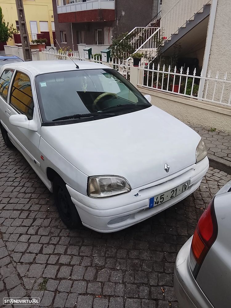 Renault Clio 1.9 D RXE - 1