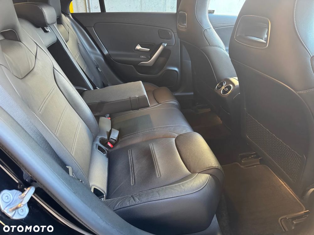 Mercedes-Benz CLA 250 AMG Line 7G-DCT - 17