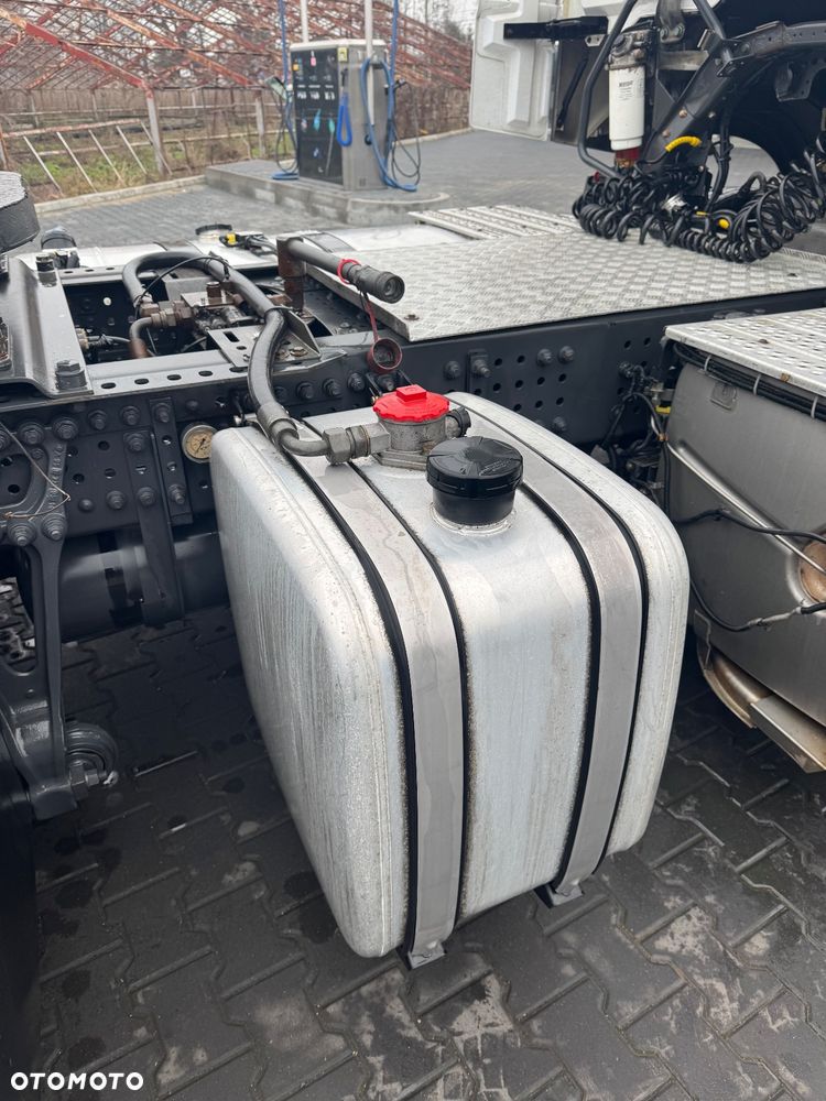 Mercedes-Benz 1845 opony 80% stan bardzo dobry - 9